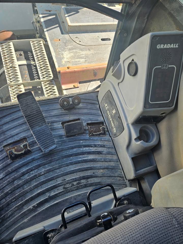 2005 Gradall XL 4100-2 Wheeled Excavator - image 8