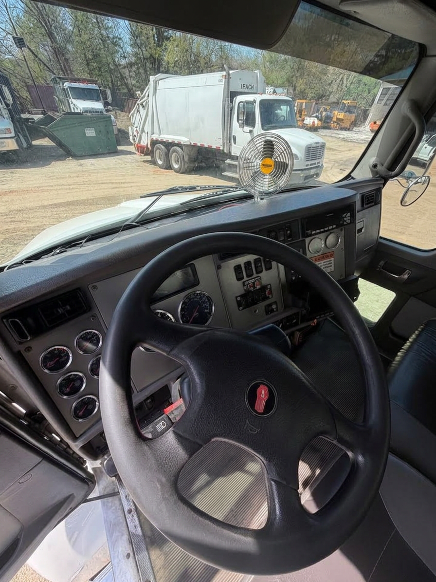 2015 Kenworth Loadmaster Rear Loader - image 9