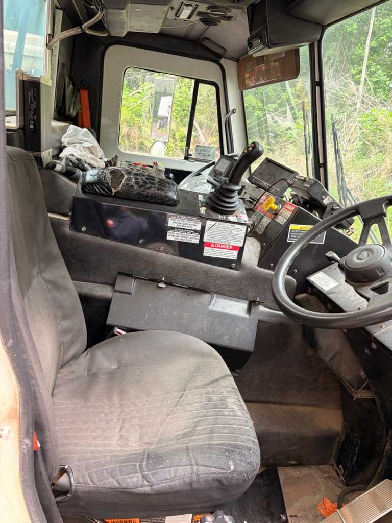 2011 Mack Heil Side Loader — photo 6