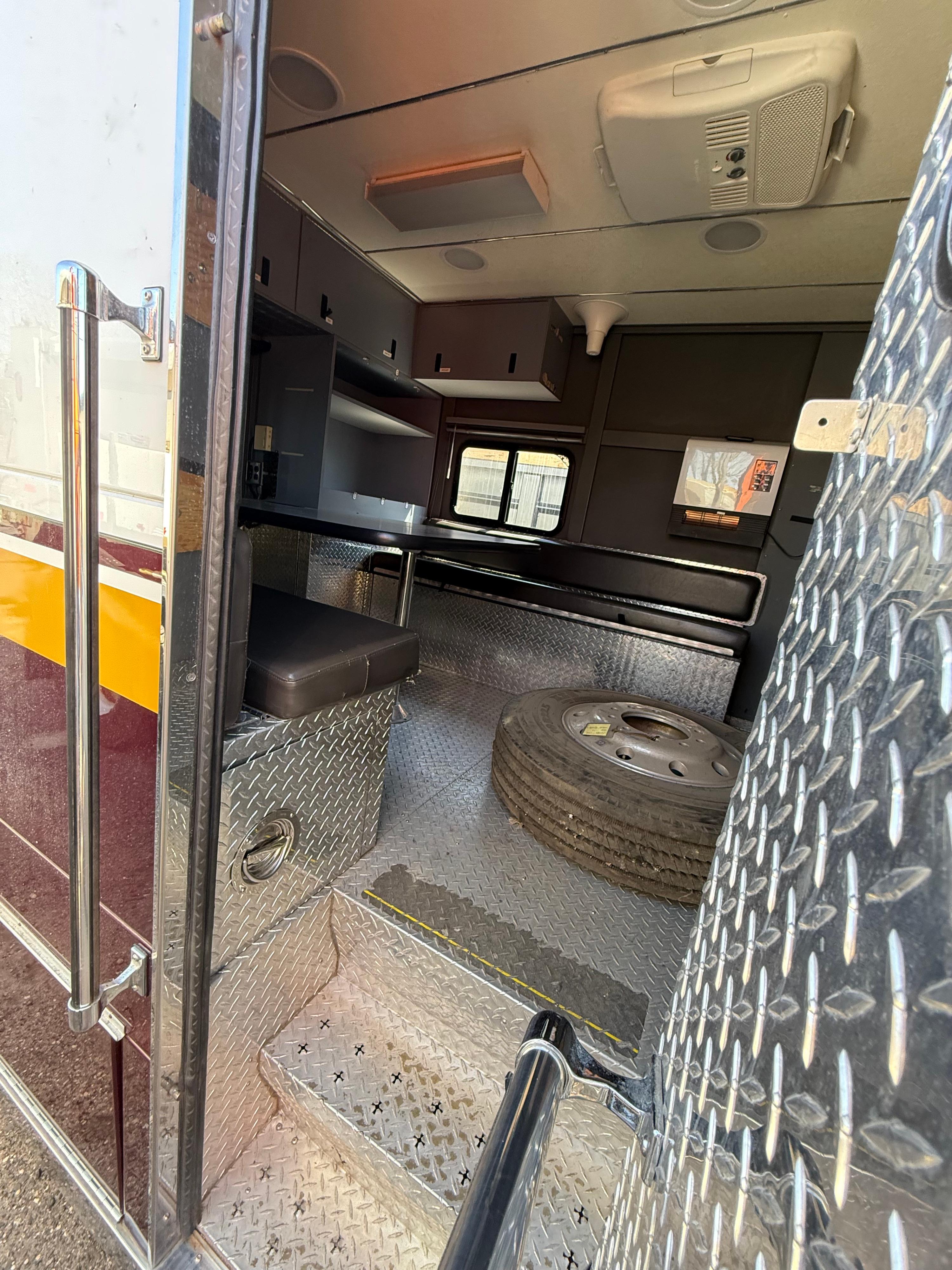2001 E-One Command Center - image 12