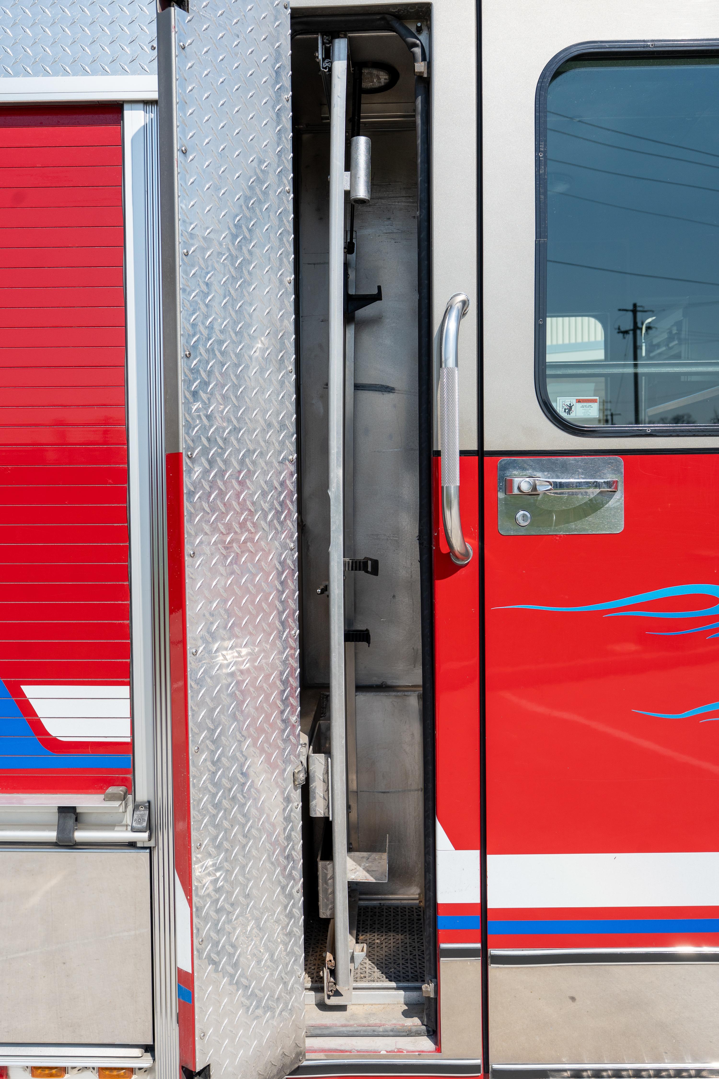 2005 Rosenbauer Spartan Rescue Pumper - image 25