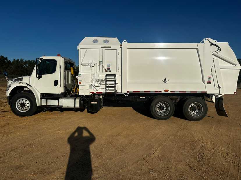 2018 Freightliner Heil Side Loader — photo 3