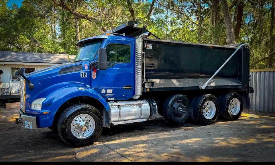 2016 Kenworth T880 Dump Truck