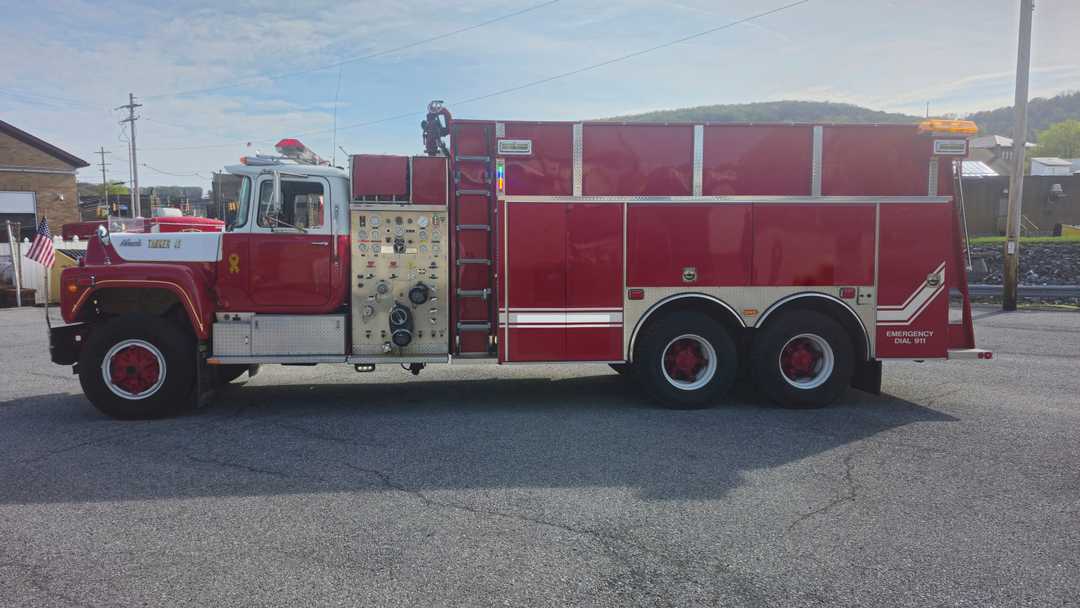 1986 4 Guys Mack Pumper Tanker