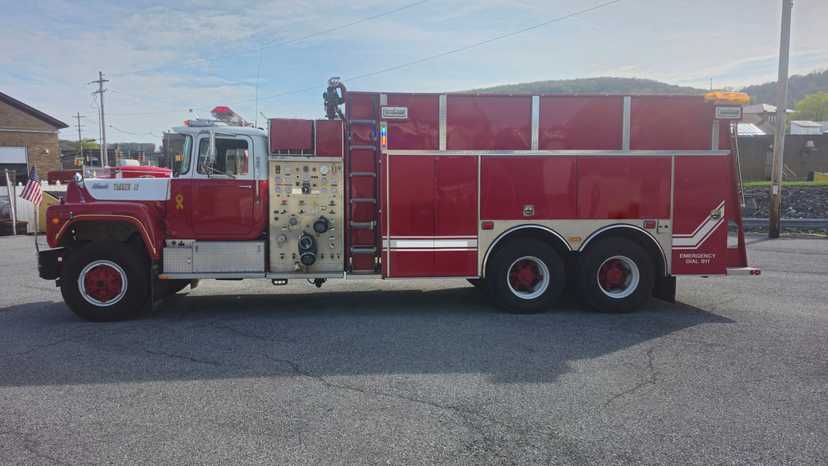 1986 4 Guys Mack Pumper Tanker