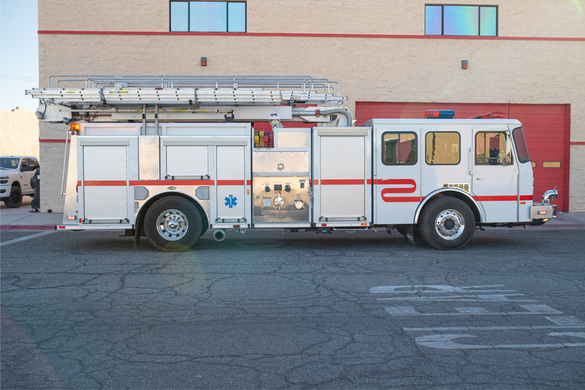 2003 E-One Typhoon 50' Quint — photo 2
