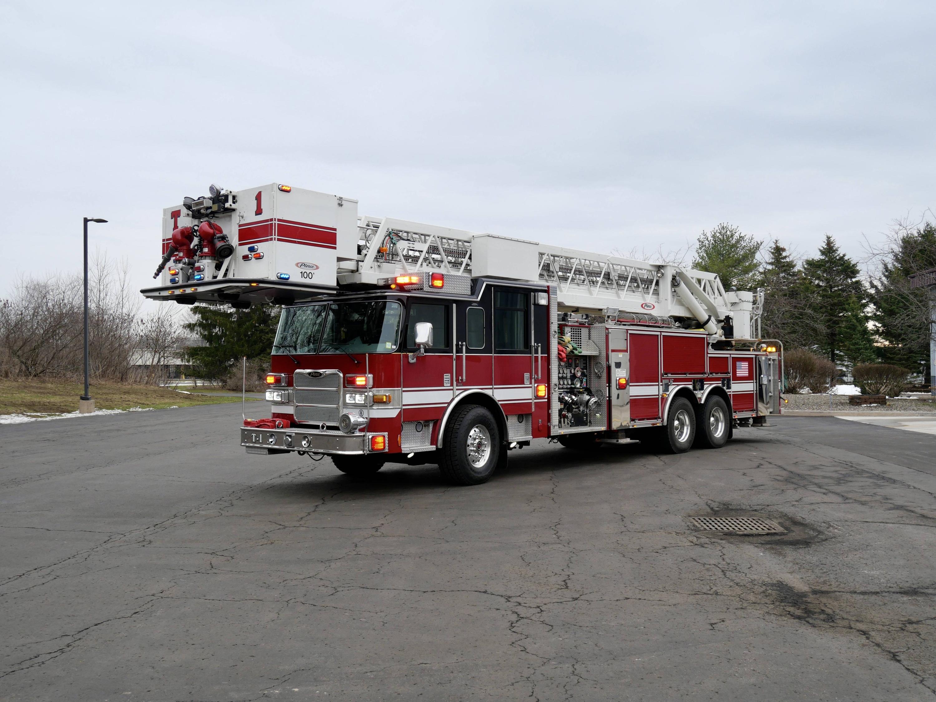 2008 Pierce Arrow XT 100' Quint - image 2