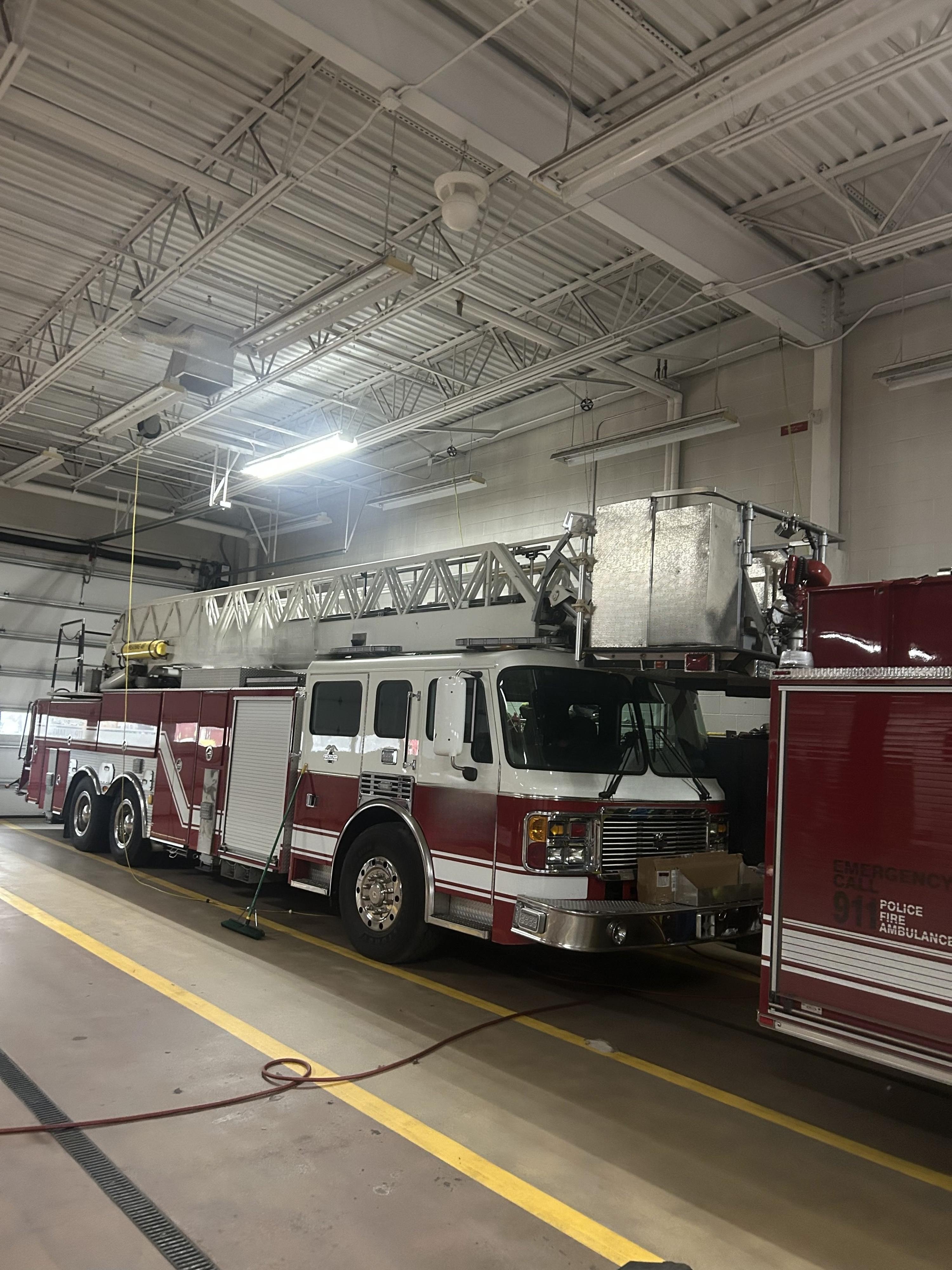 2002 American LaFrance Eagle 85' Tower - image 6