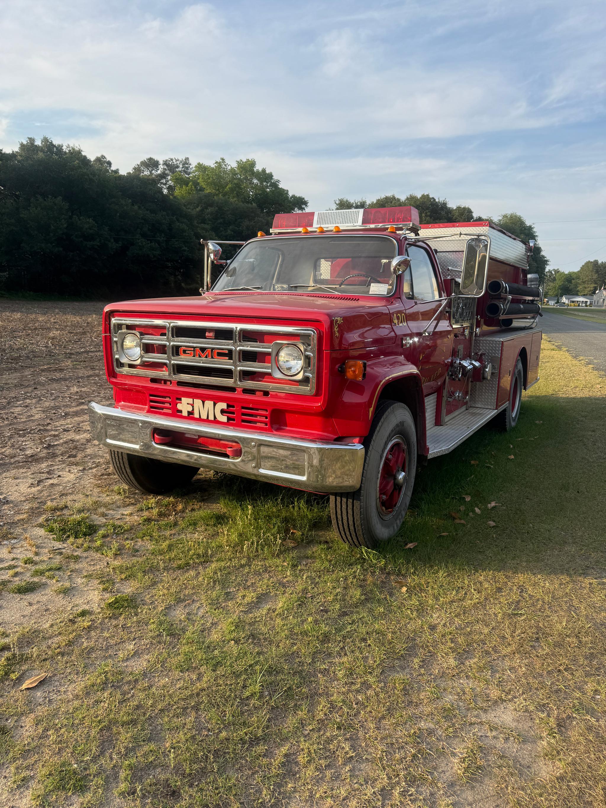 1981 GMC V8 7000 Pumper Tanker - image 2