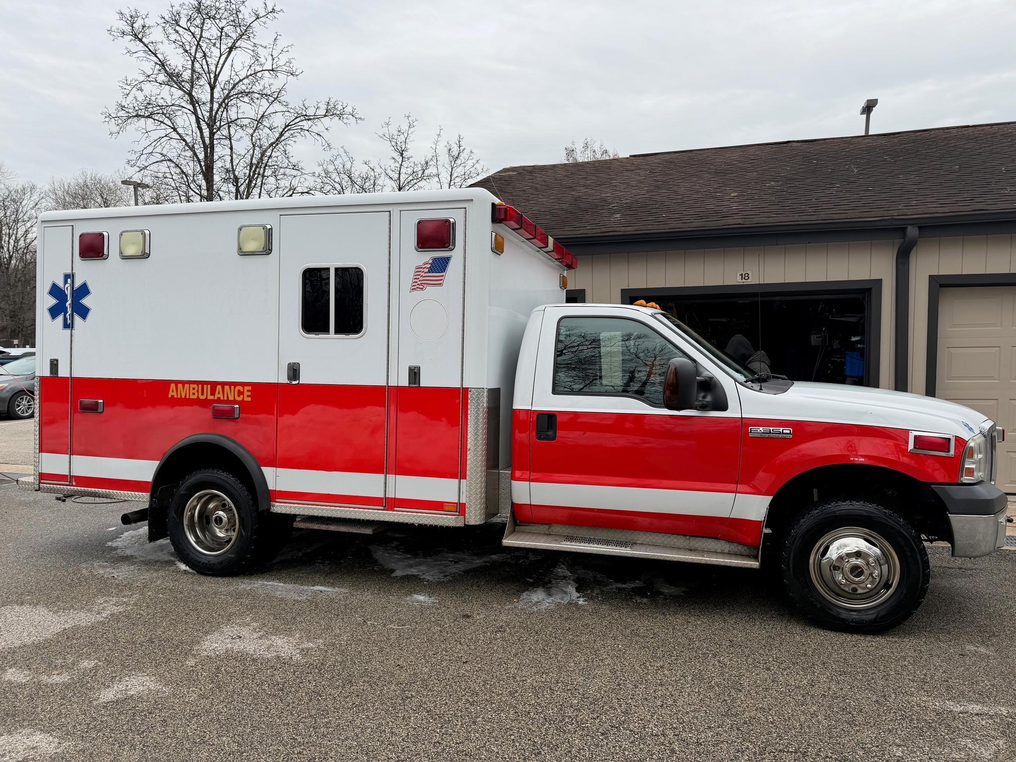 2006 Horton Ford 4x4 Type III Ambulance - image 1