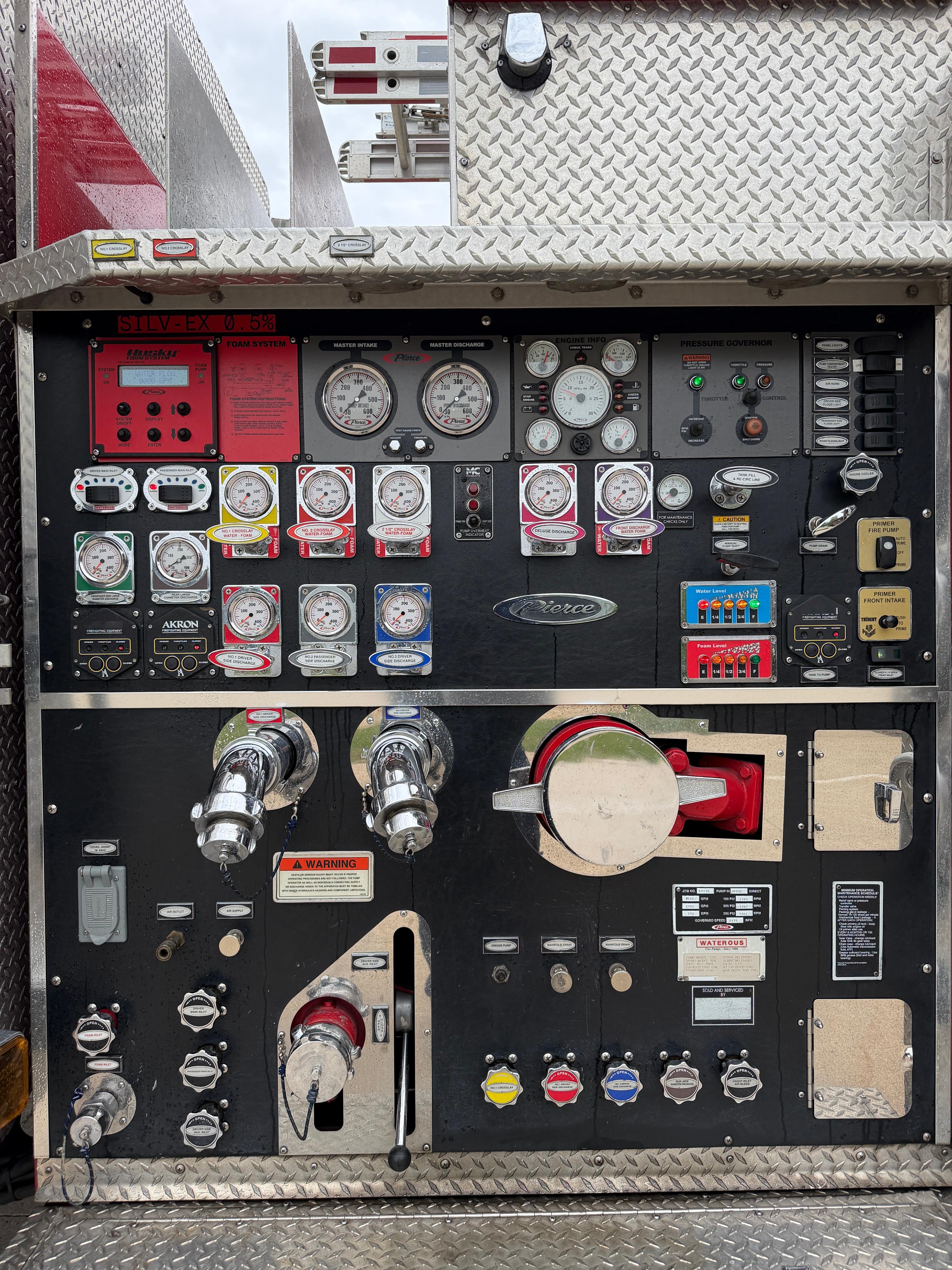 2005 Pierce Quantum Pumper - image 8
