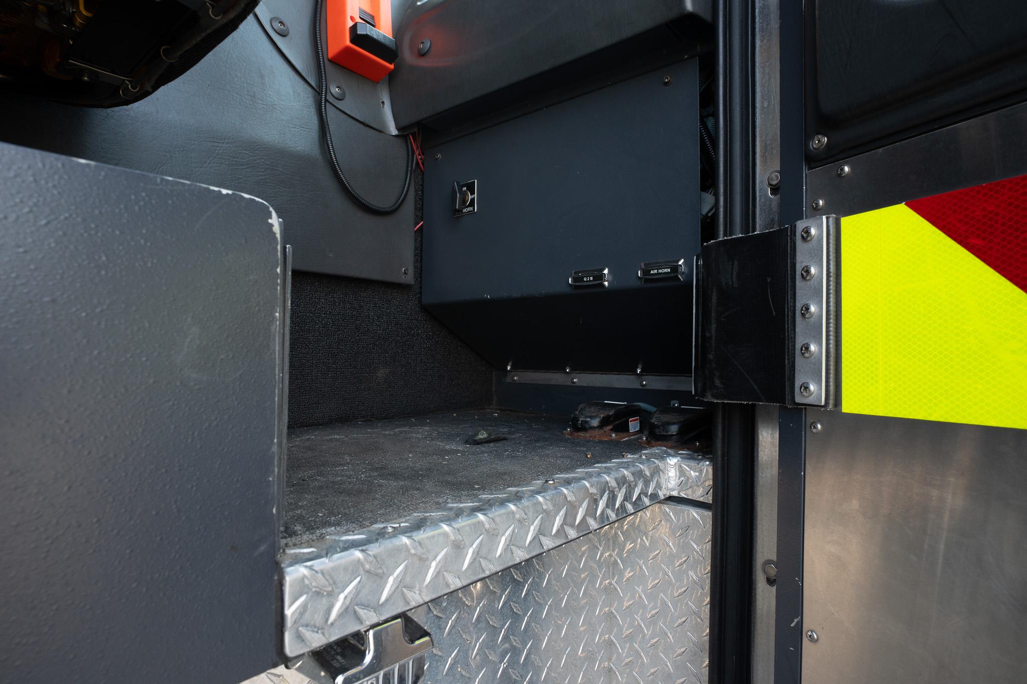 2009 KME Predator 4x4 Heavy Rescue - image 96