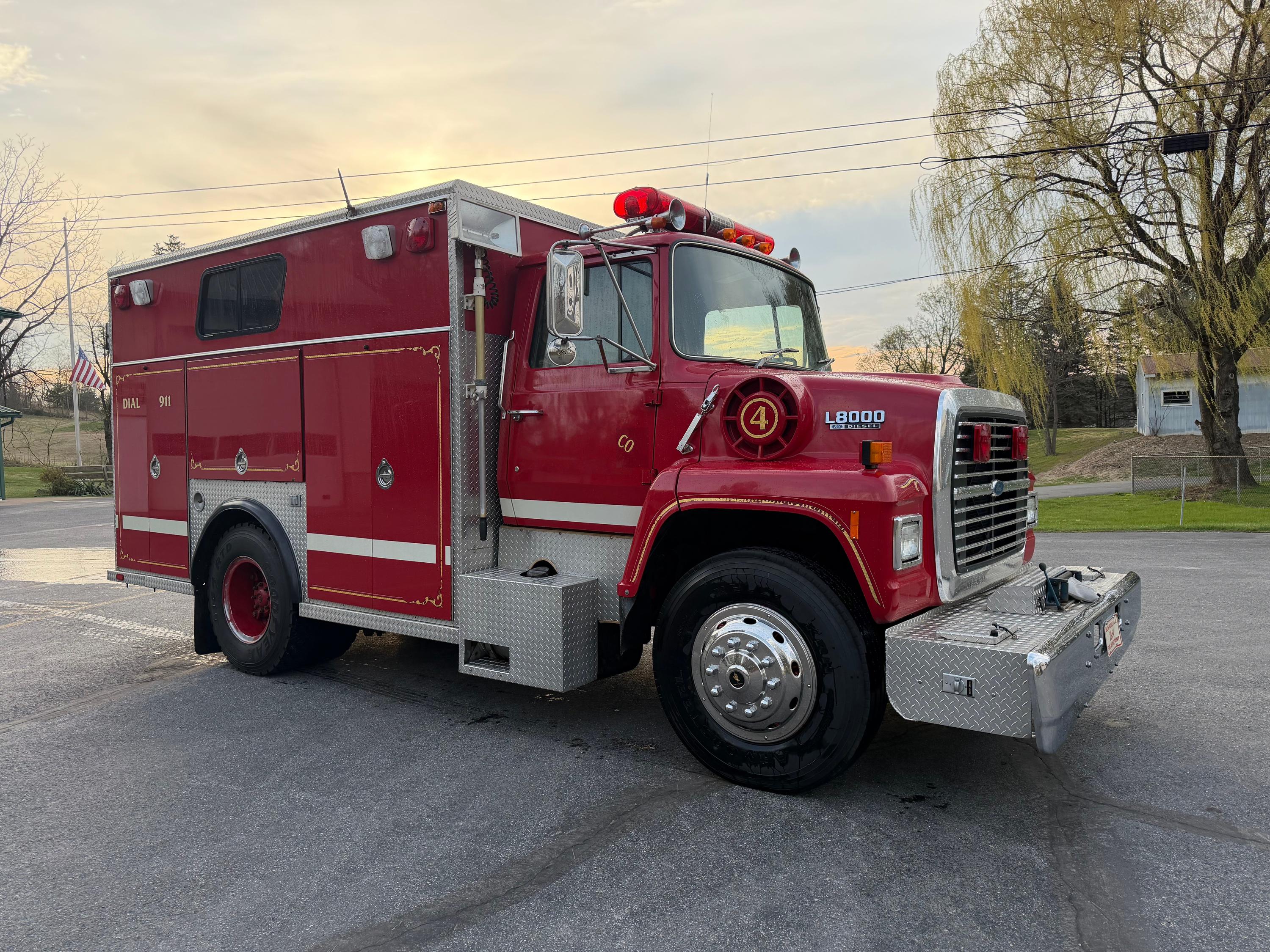 1987 Saulsbury Ford Light Rescue - image 3