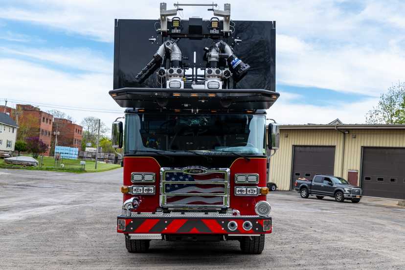 2025 Pierce Enforcer 100' Quint — photo 4