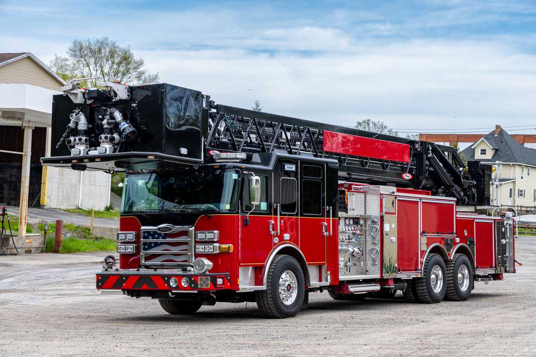 2025 Pierce Enforcer 100' Quint