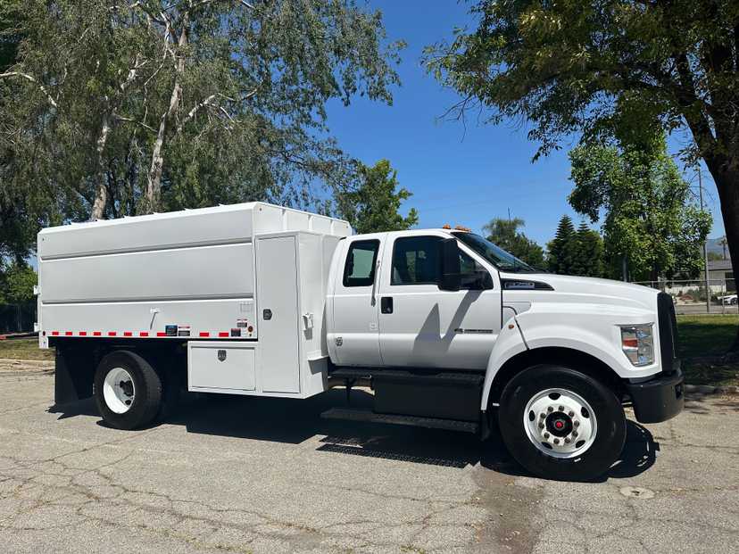 2022 Ford F-750 Extra Cab Chipper Dump Truck — photo 7