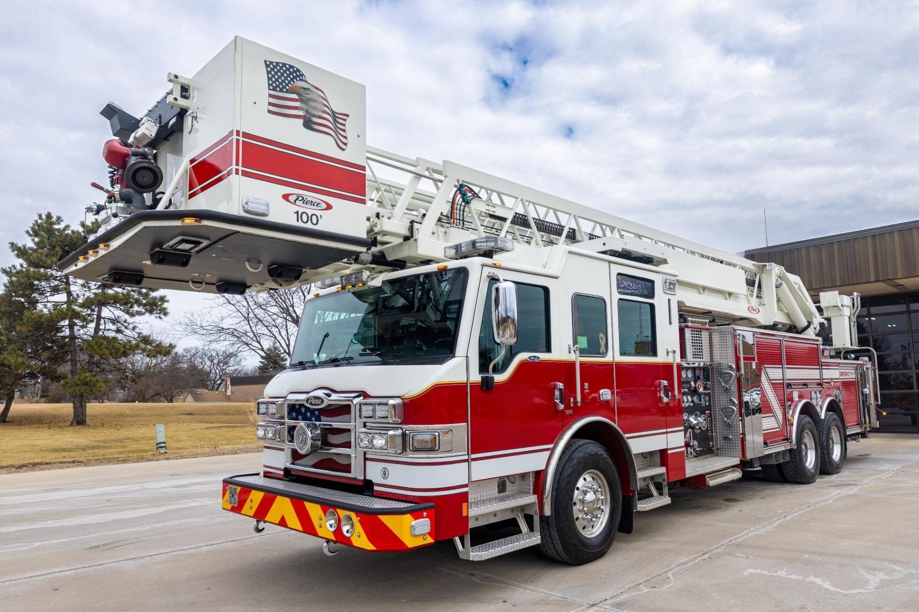 2016 Pierce Velocity 100' Quint - image 1