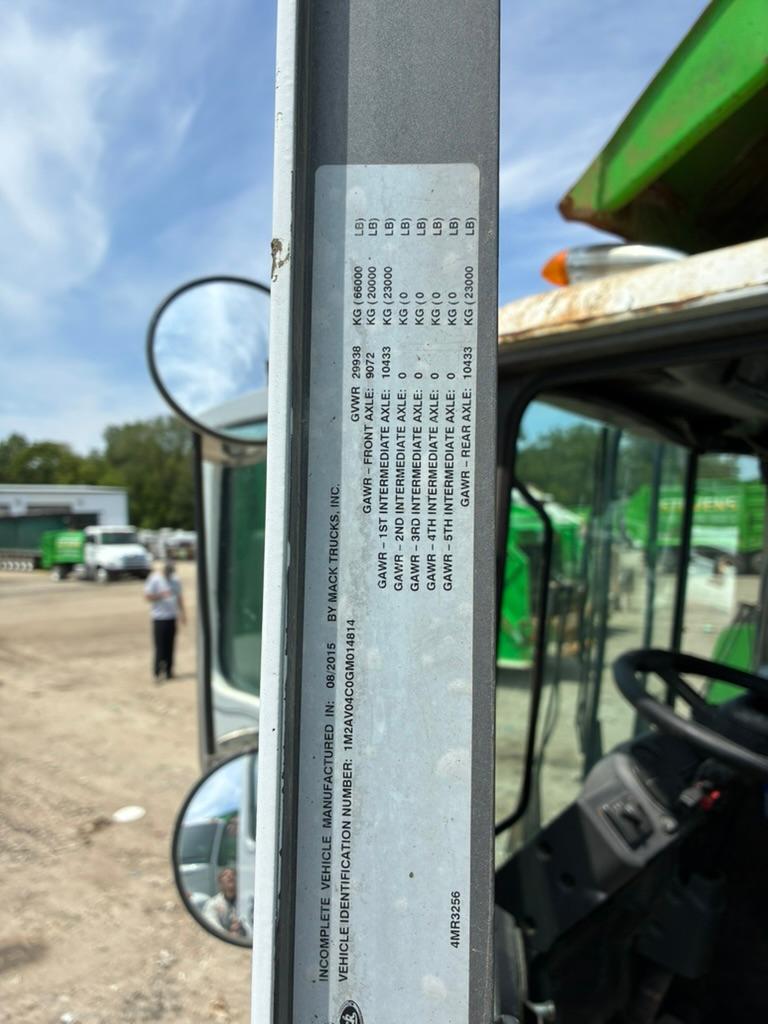 2016 Mack Heil Front Loader - image 16