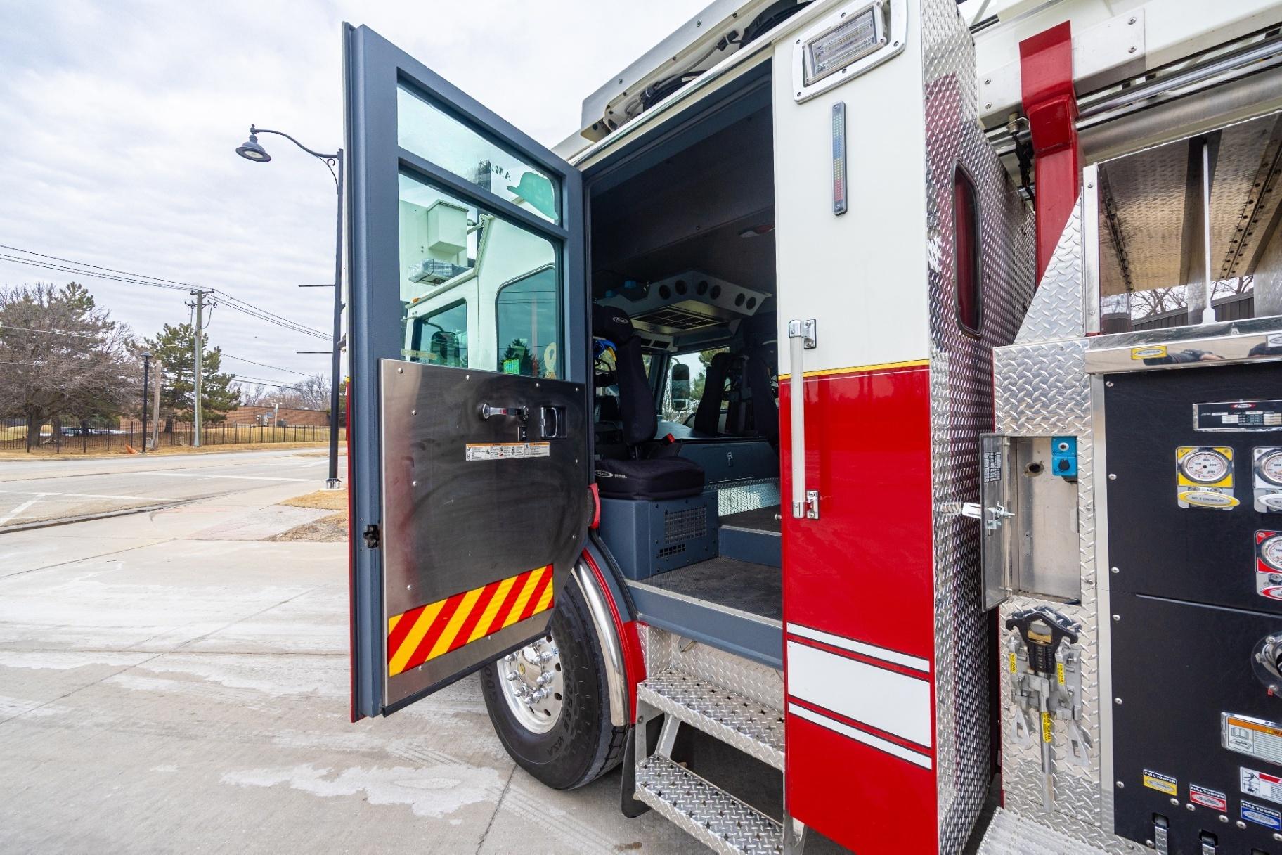 2016 Pierce Velocity 100' Quint - image 87