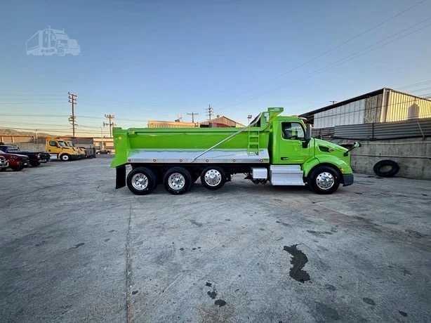 2020 Peterbilt 579 Dump Truck — photo 7