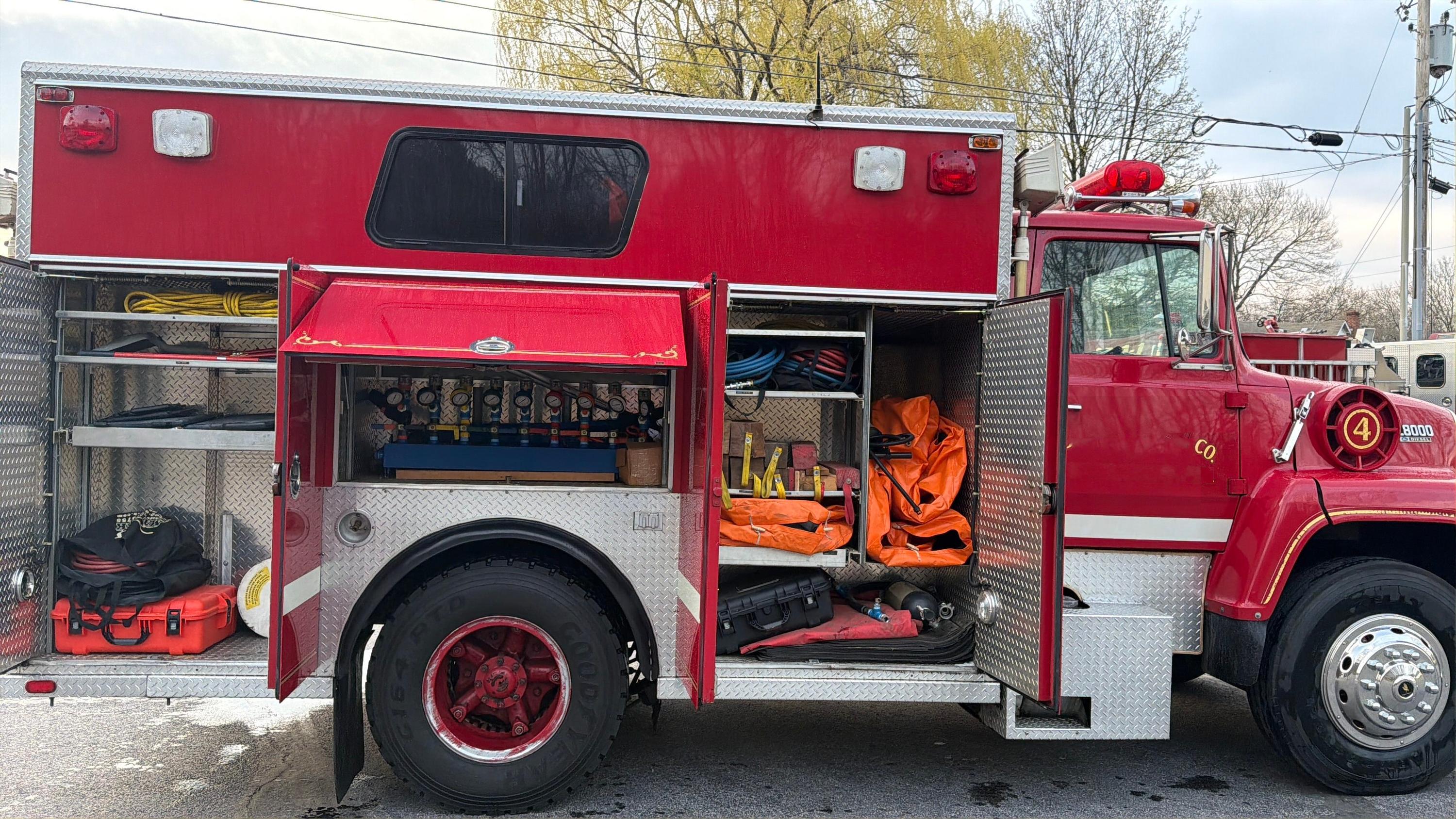 1987 Saulsbury Ford Light Rescue - image 9