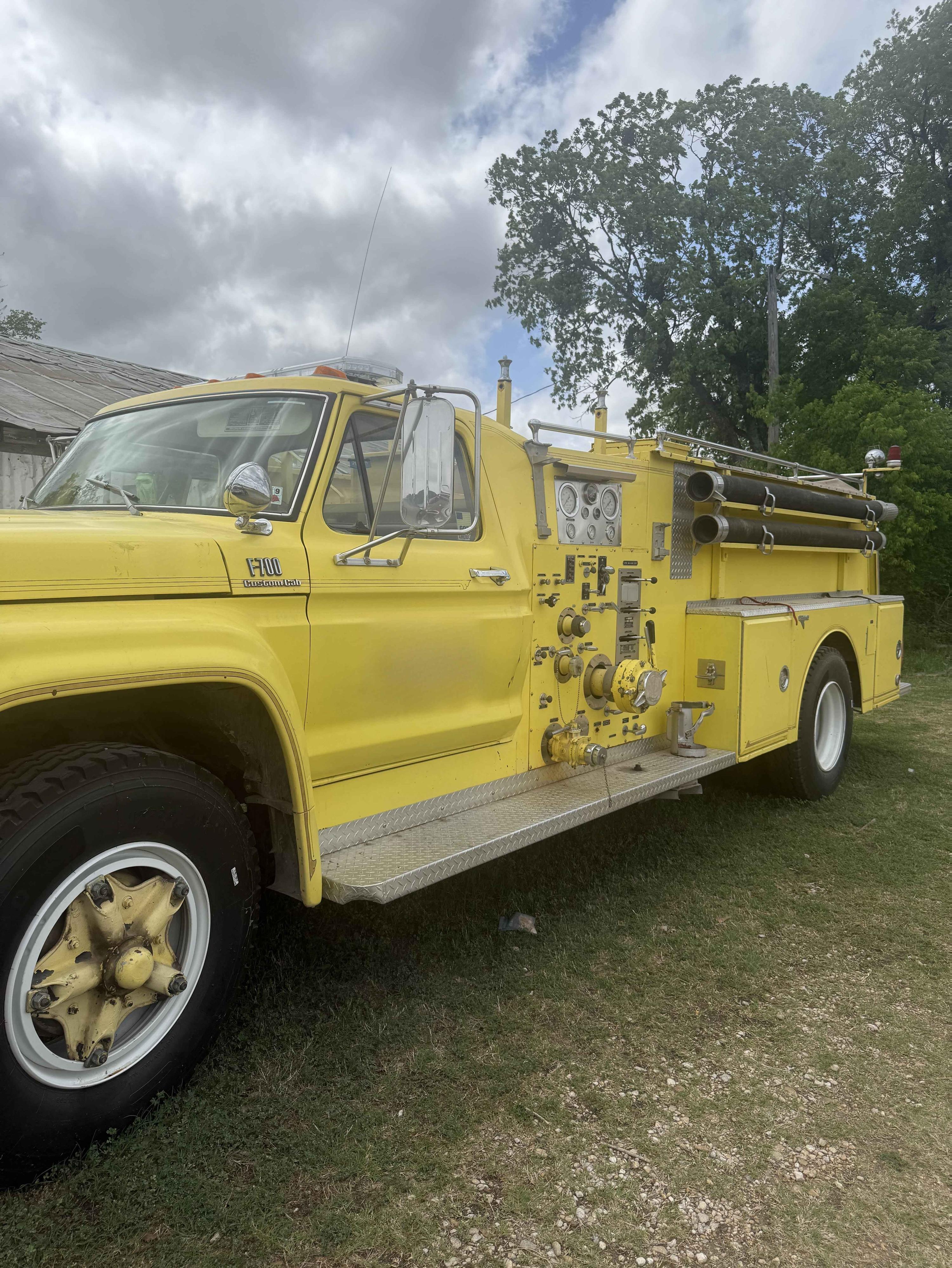 1978 Ford F700 Tanker - image 2