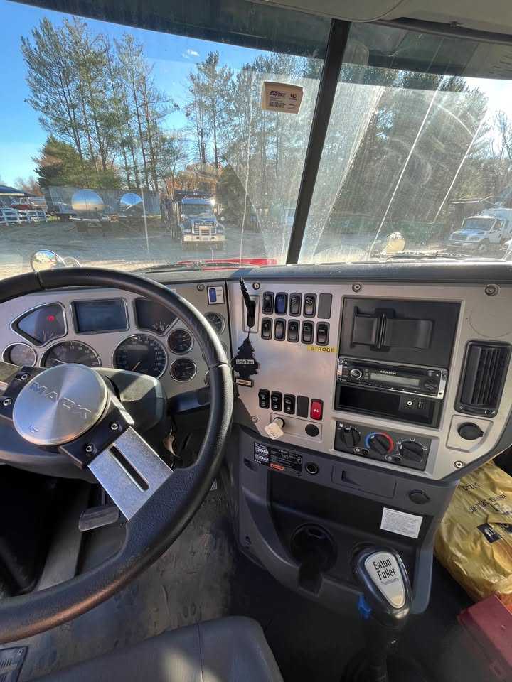 2013 Mack GU713 Dump Truck — photo 7