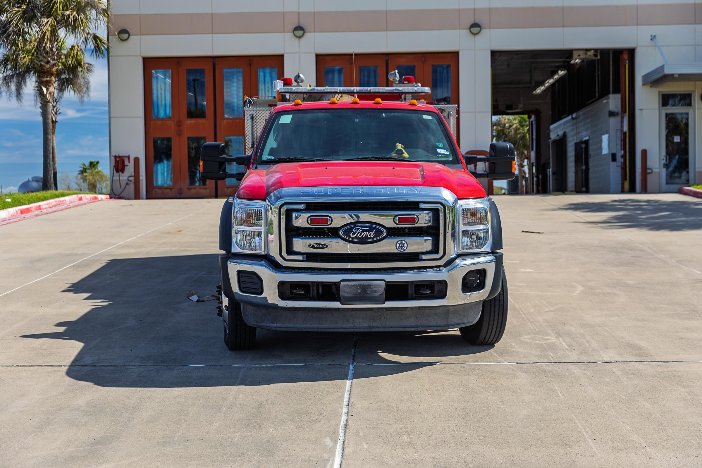 2013 Pierce Ford 4x4 Mini Pumper - image 3
