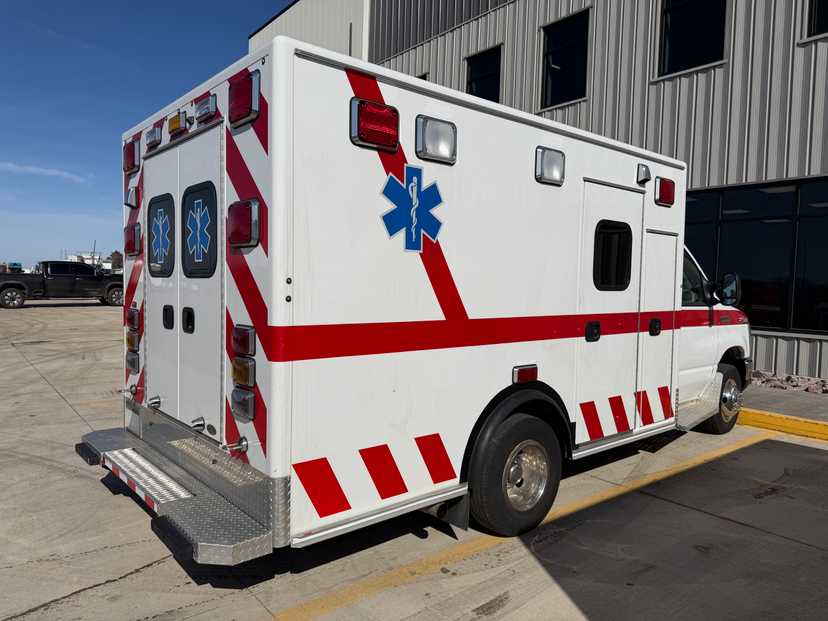 2022 Medix Ford Type III Ambulance — photo 4
