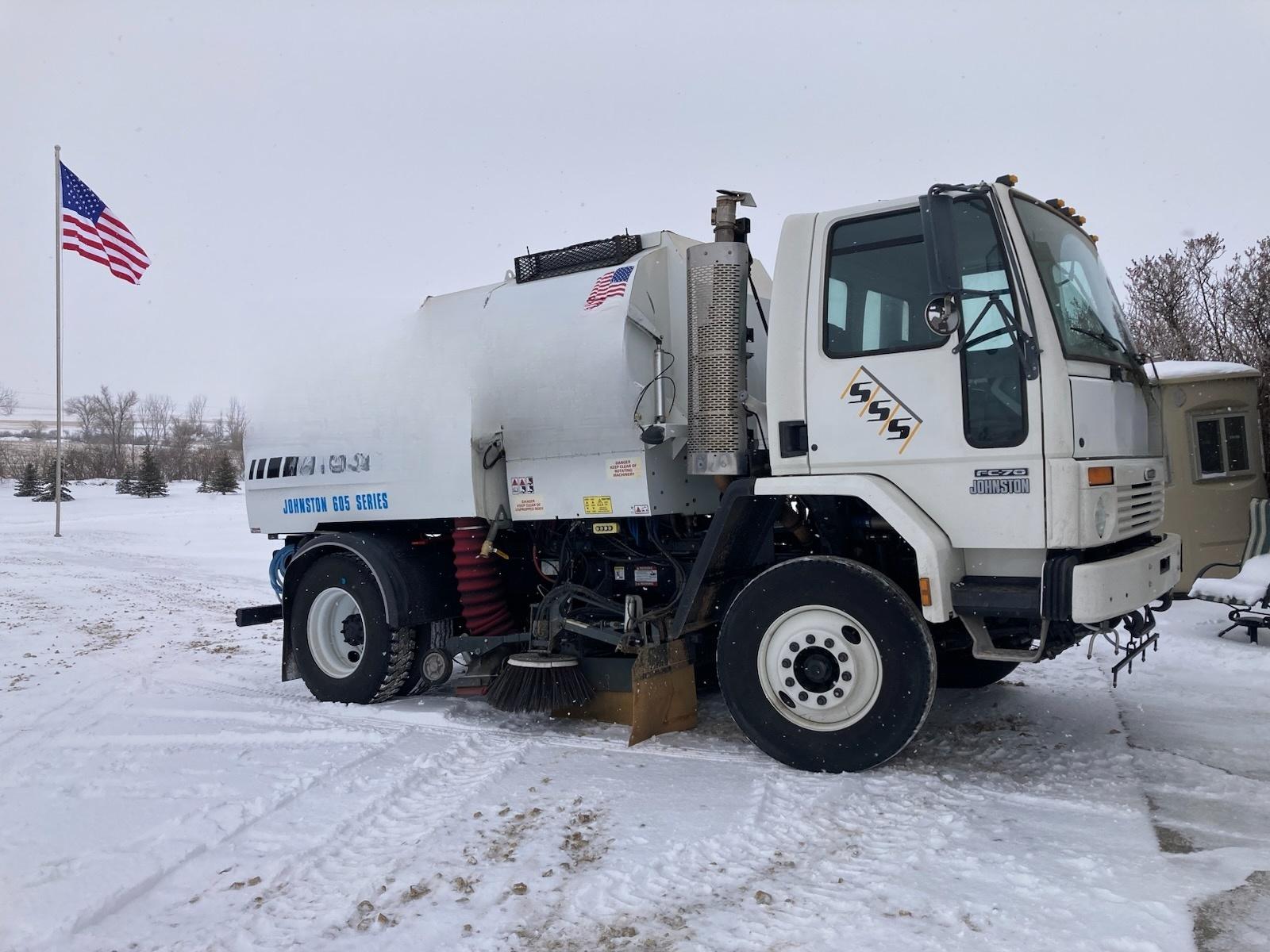 2000 Johnston 605 Sweeper - image 2
