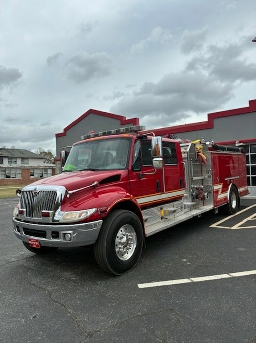 2004 International Ferrara Pumper - image 2