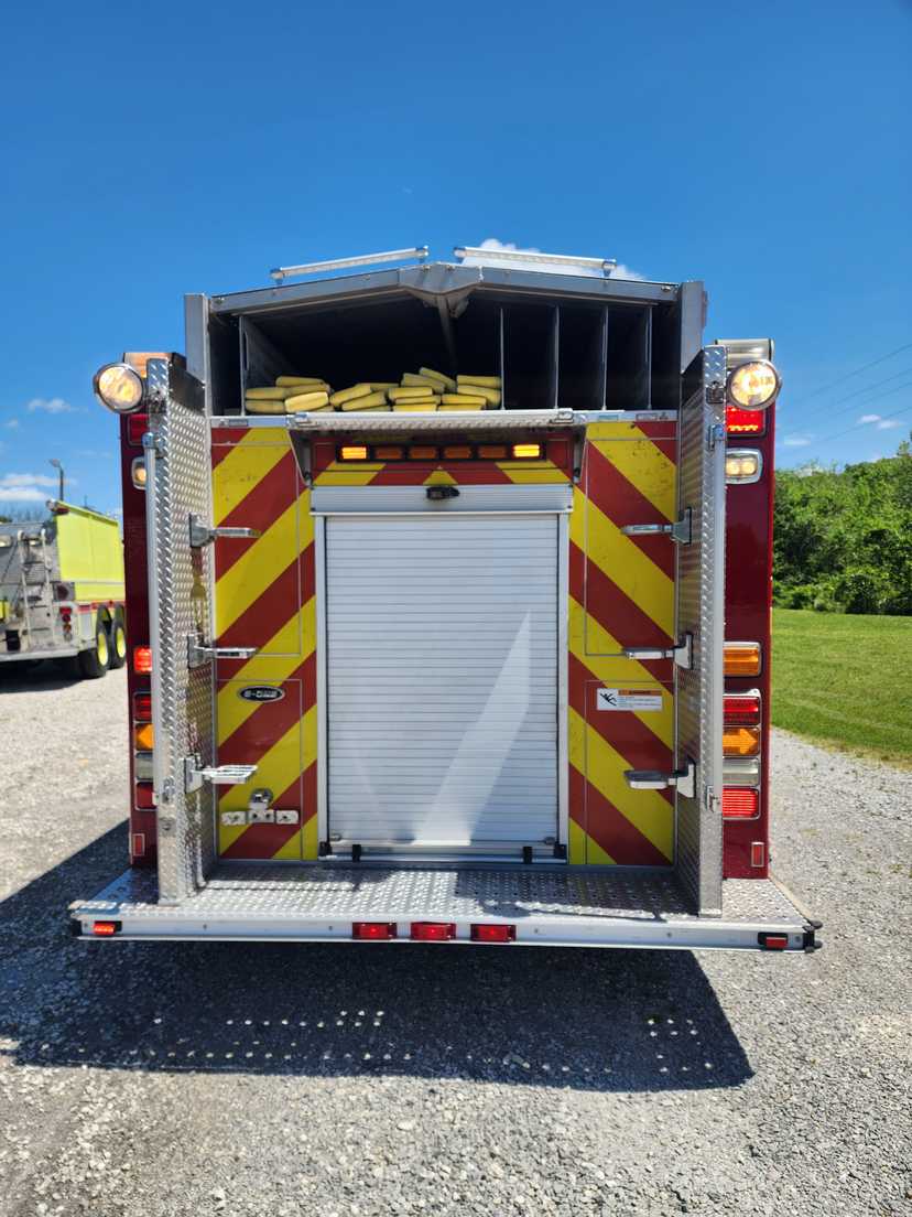 2013 E-One Typhoon Pumper — photo 4