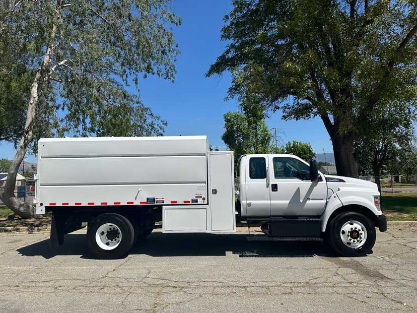 2022 Ford F-750 Extra Cab Chipper Dump Truck — photo 8