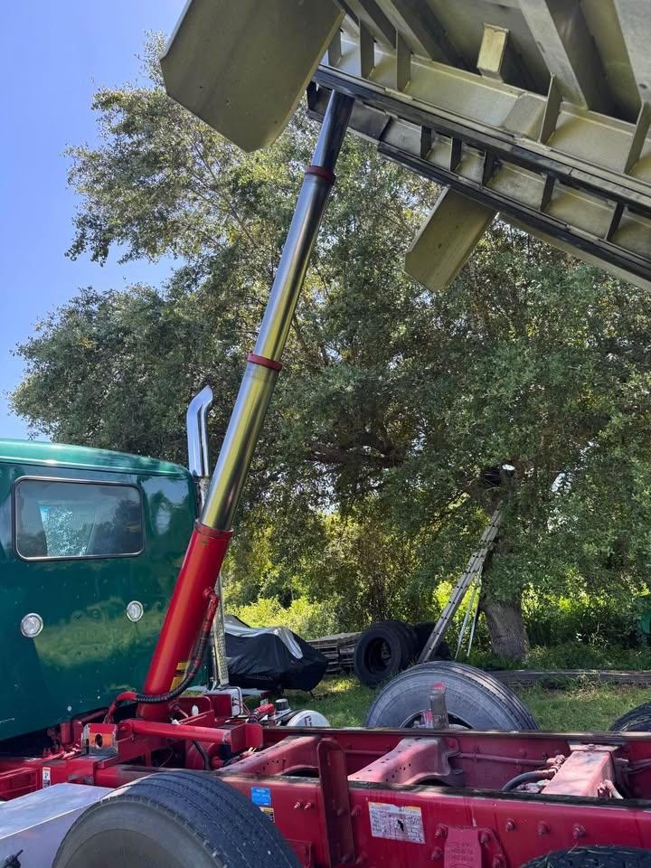2017 Peterbilt 567 - image 7