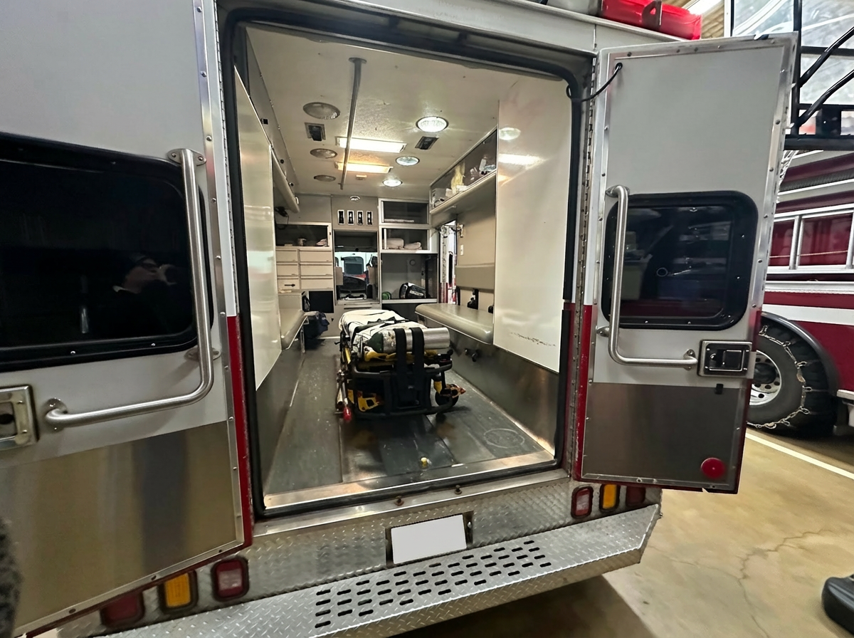 2006 Braun Ford Type III Ambulance - image 9