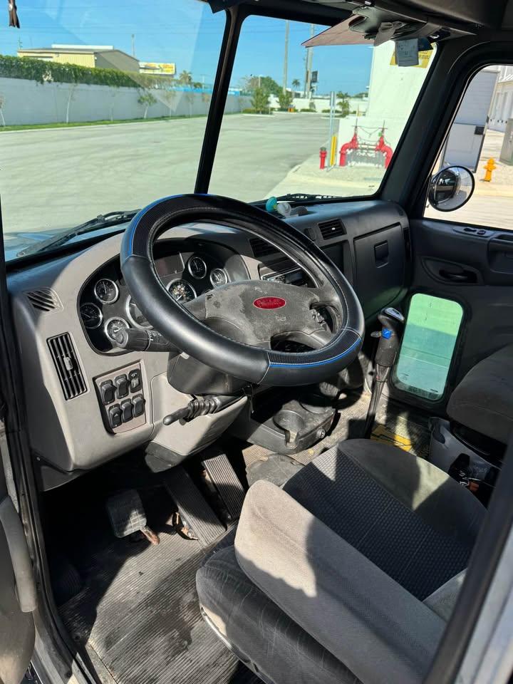 2012 Peterbilt 348 Jetter - image 11