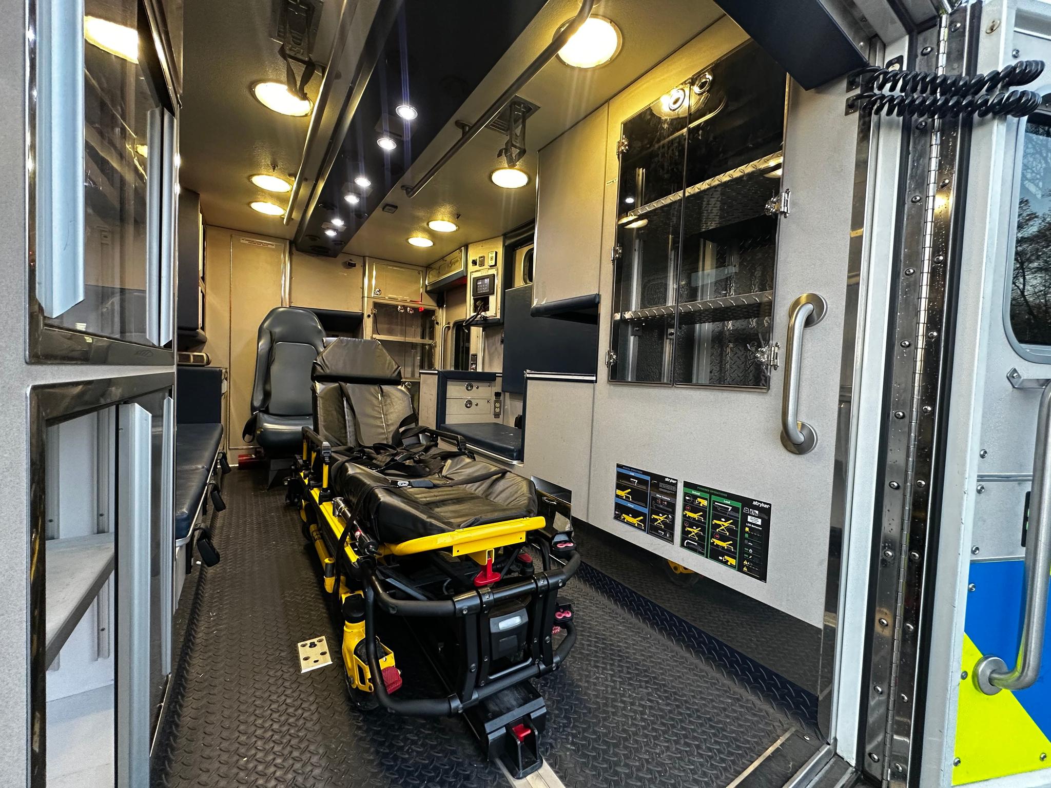 2012 LifeLine GMC Type III Ambulance - image 5