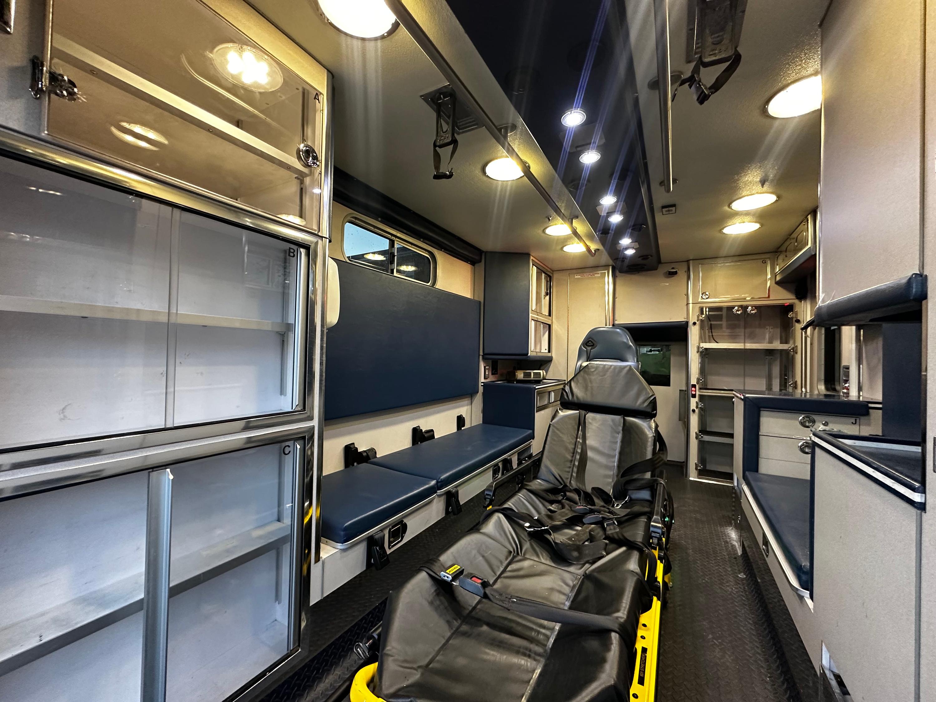 2012 LifeLine GMC Type III Ambulance - image 12