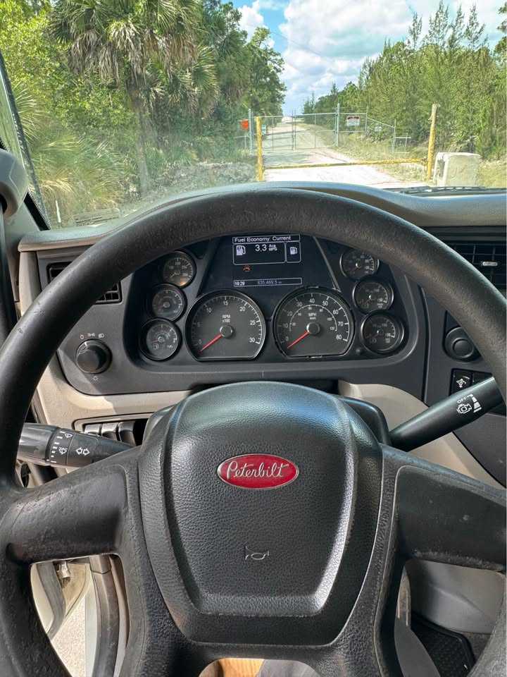 2019 Peterbilt 567 Dump Truck — photo 8