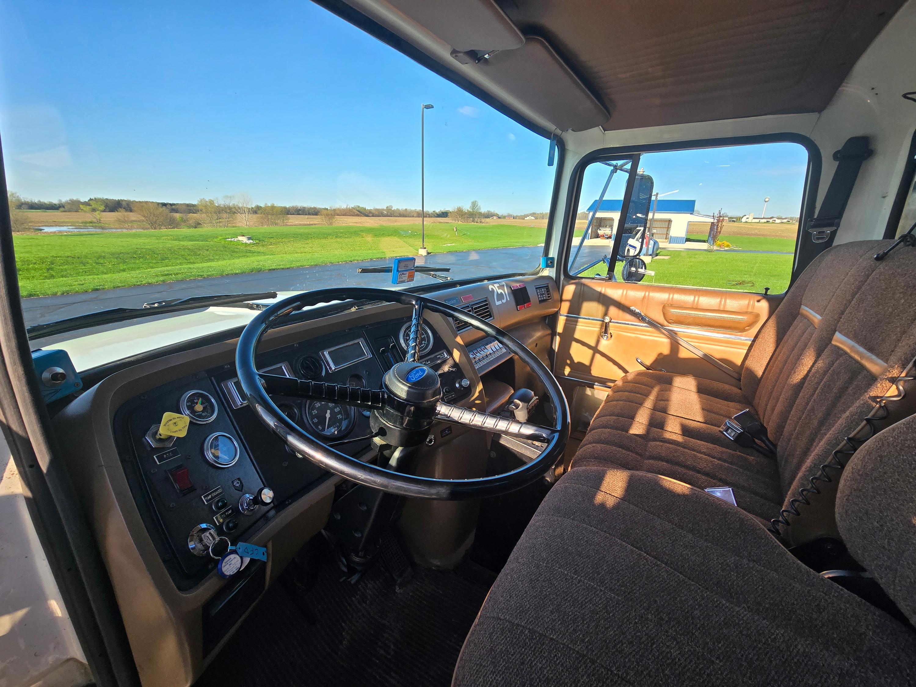 1993 Ford L8000 Pumper Tanker - image 6