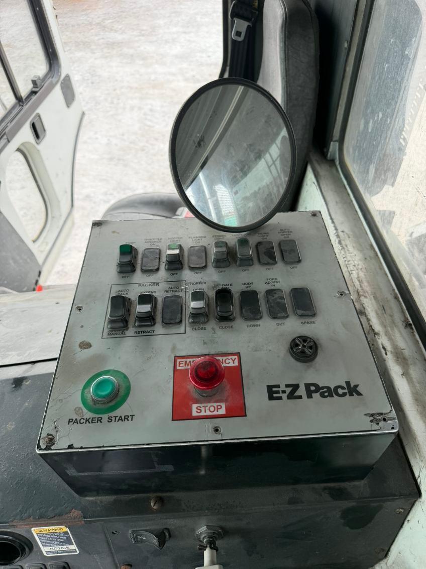2007 Mack E-Z Pack Front Loader - image 6
