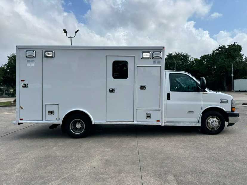 2015 AEV Chevrolet Type III Ambulance — photo 6