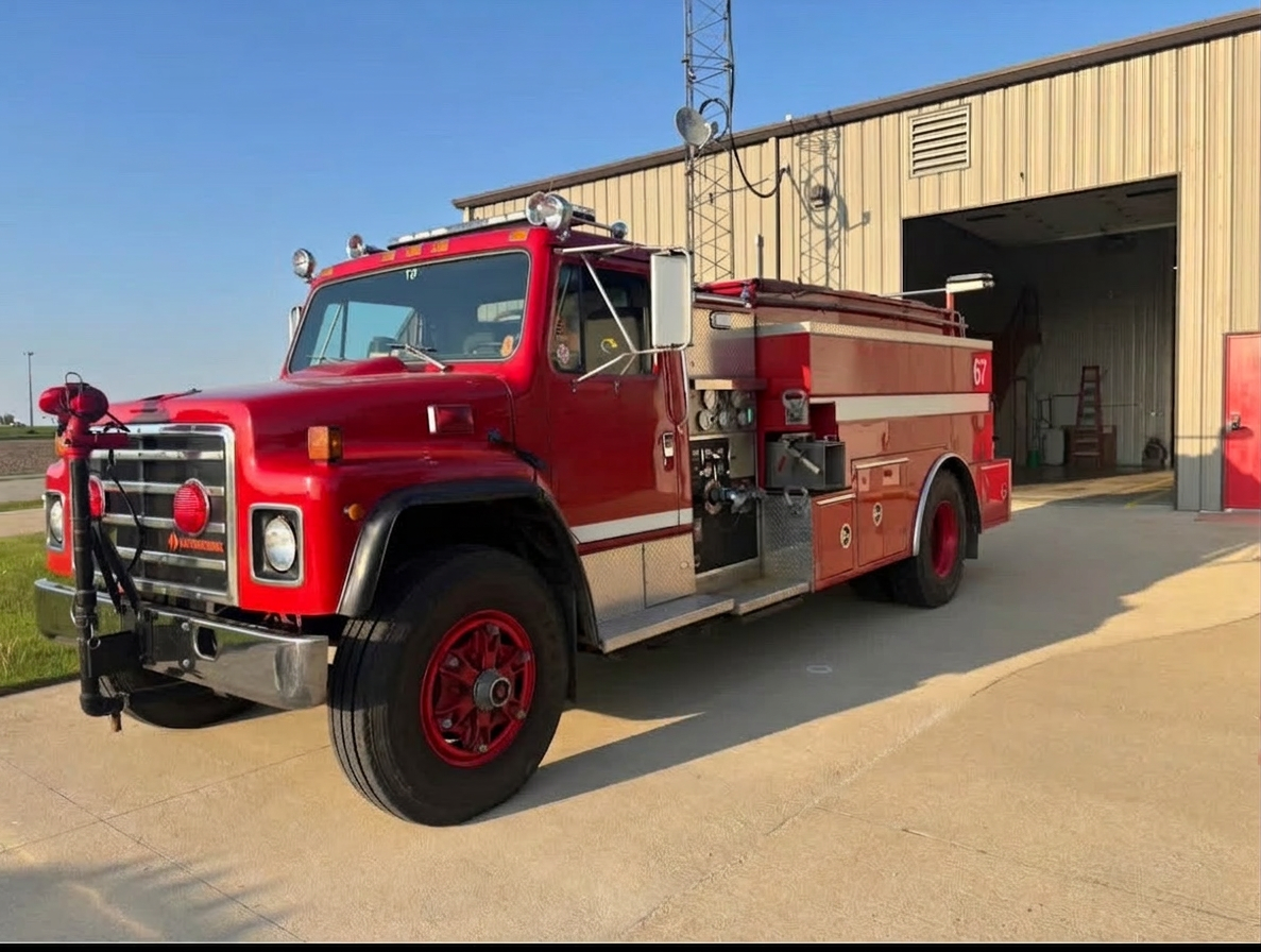 1987 International Pumper Tanker - image 1