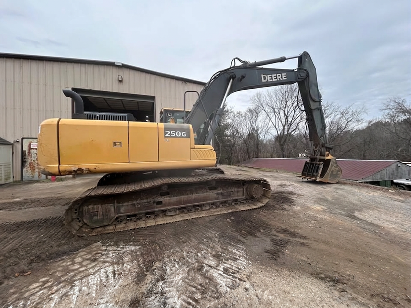 2013 John Deere 250 LC Excavator — photo 7