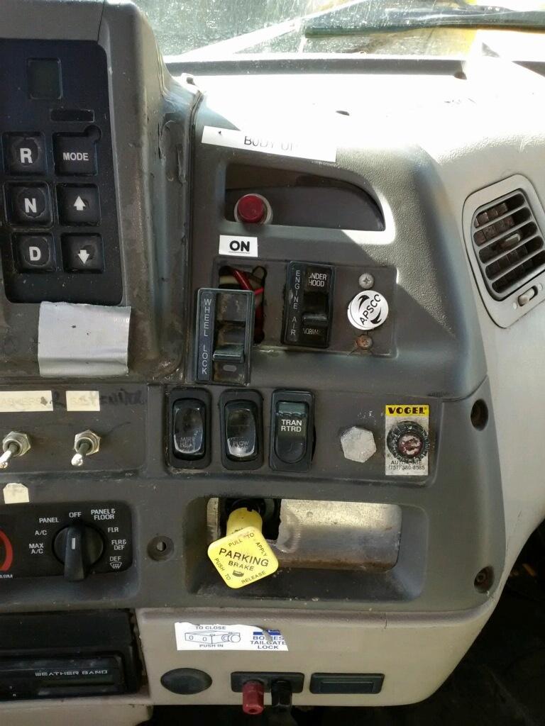 2005 Caterpillar Dump Truck - image 10