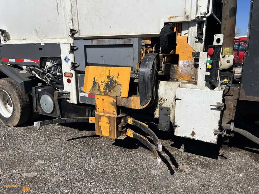 2013 Mack Labrie Automated Side Loader — photo 8
