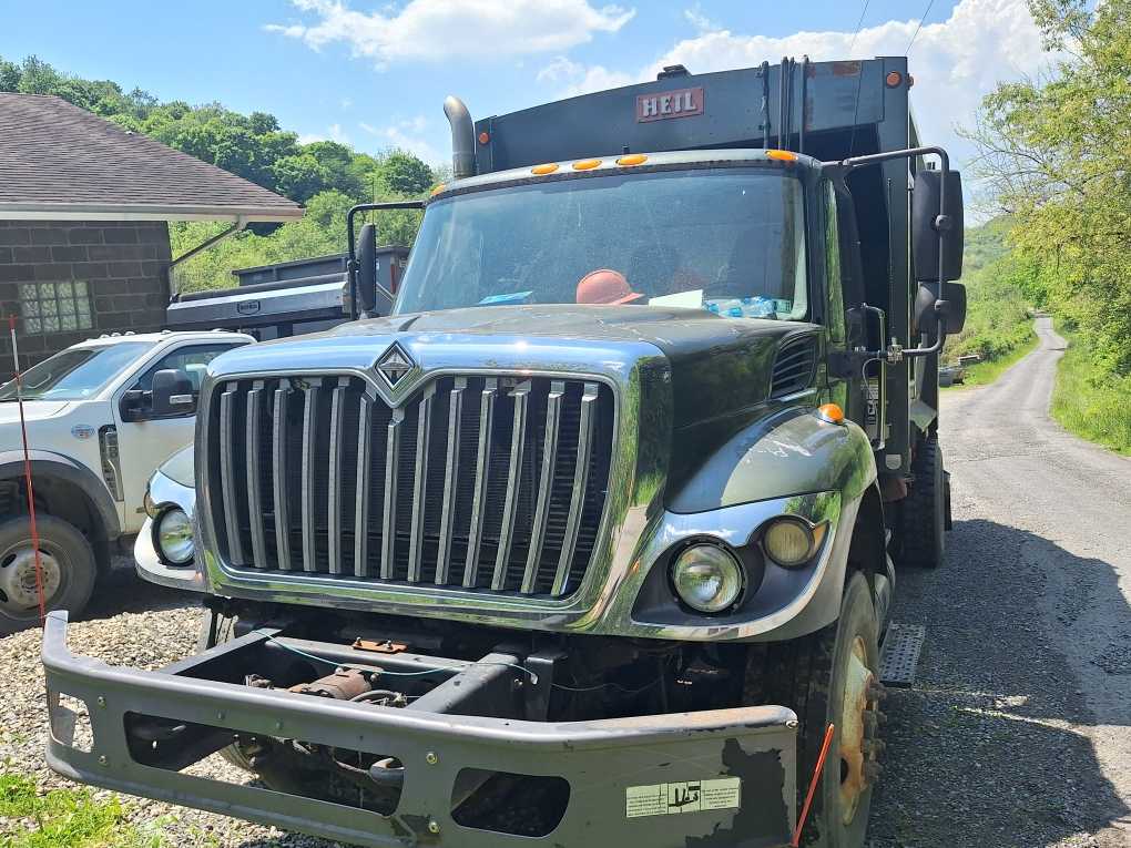 2009 International Heil Rear Loader