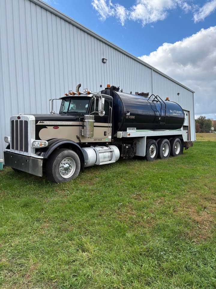 2012 Peterbilt 388 Septic