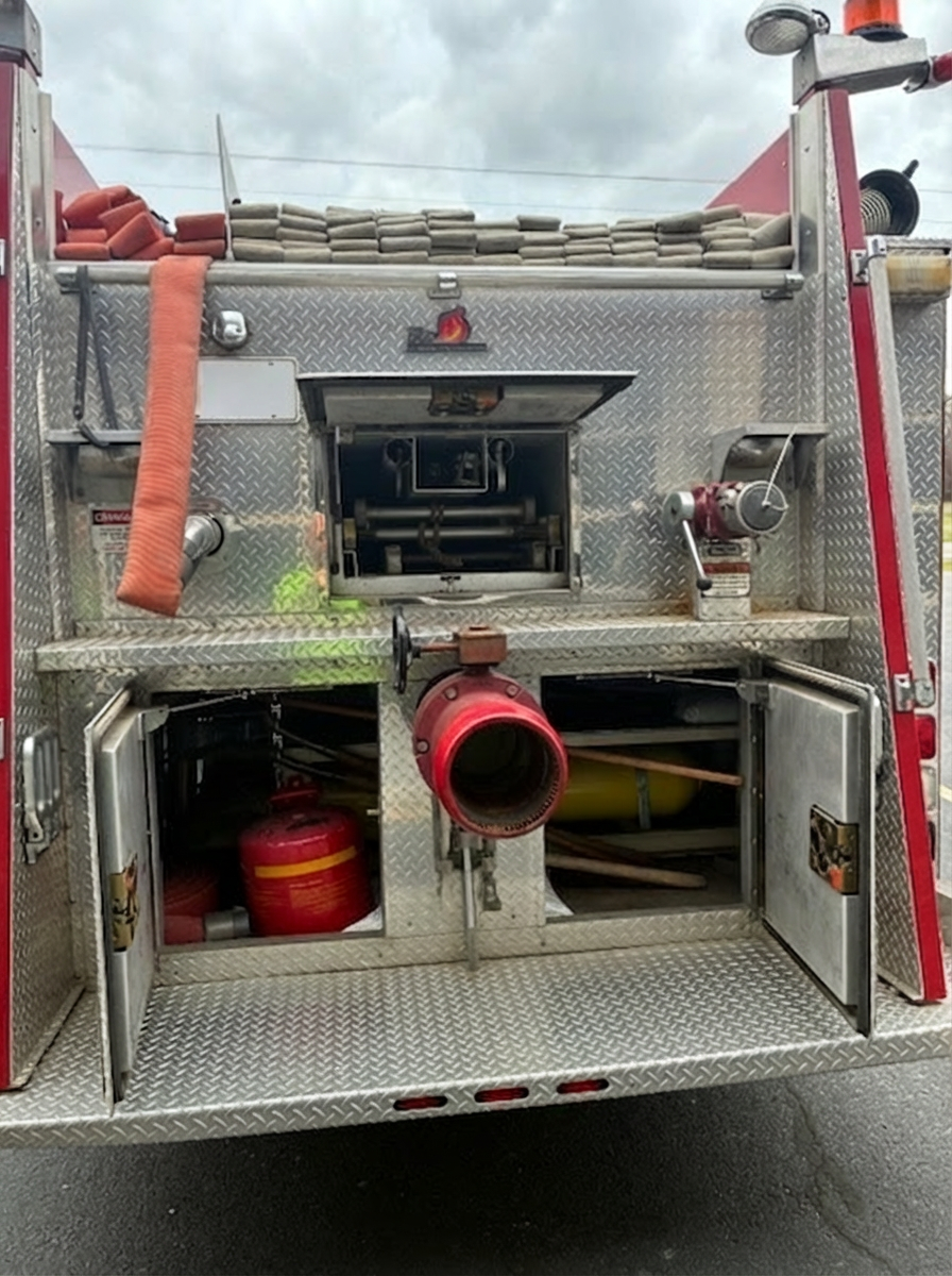 2004 International Ferrara Pumper - image 4