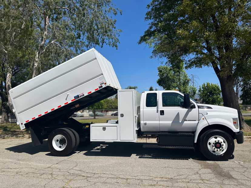 2022 Ford F-750 Extra Cab Chipper Dump Truck — photo 3